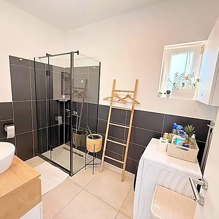 Luna Serene - Gym Rooms Apartment